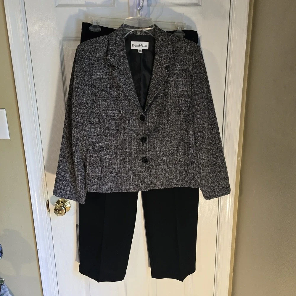 Danny & Nicole Womens 3 Pc Suit Gray Black Tweed Blazer Top Pants Size 16P NWT